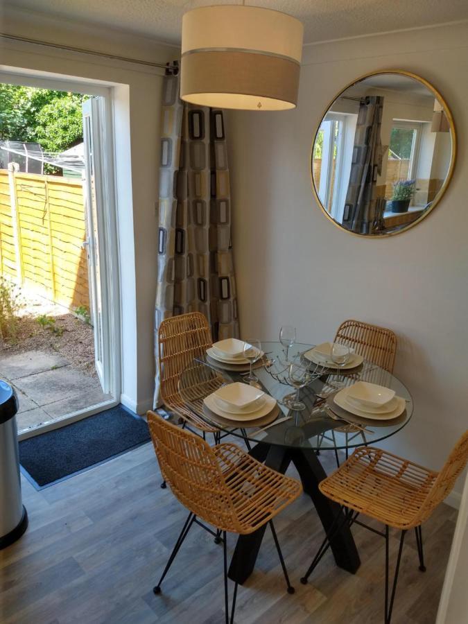 Stamford Redcot Gardens Stylish 2 Bed Family Town House With Parking Villa Ngoại thất bức ảnh