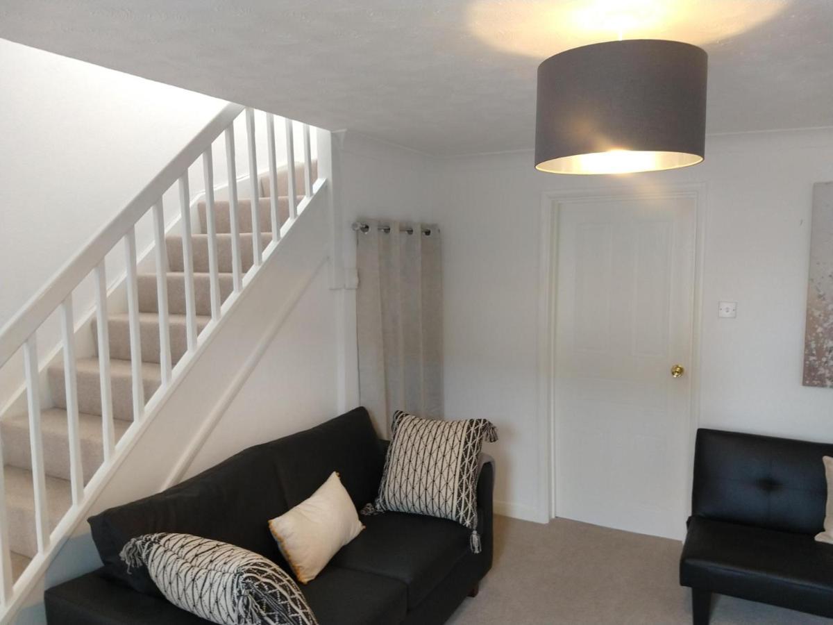 Stamford Redcot Gardens Stylish 2 Bed Family Town House With Parking Villa Ngoại thất bức ảnh